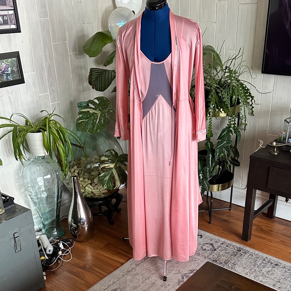 Chic Pink Women's Robe and Nightgown Set